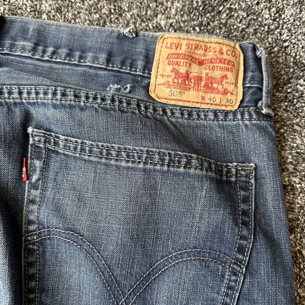 Levis 505 Jeans Mens 40x30 Blue Medium Wash Straight Zip Fly Regular Fit‎ Denim